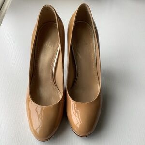 Stuart Weitzman 1/2” platform pump, 6